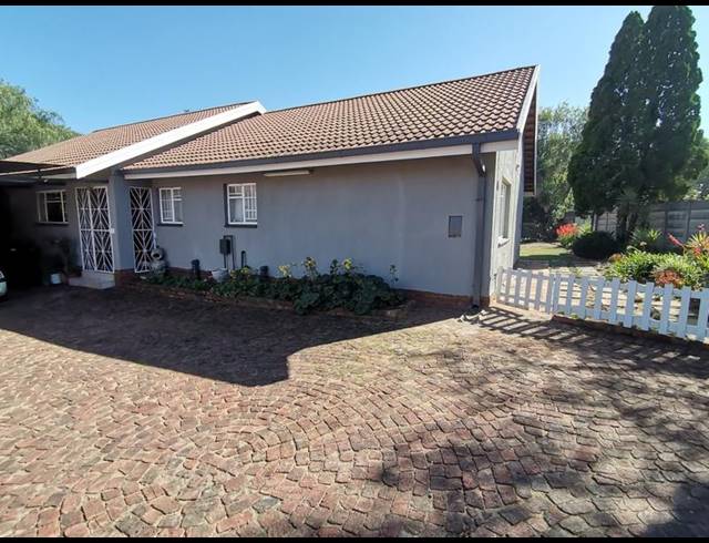 4 BEDROOM HOUSE FOR SALE IN VAALPARK